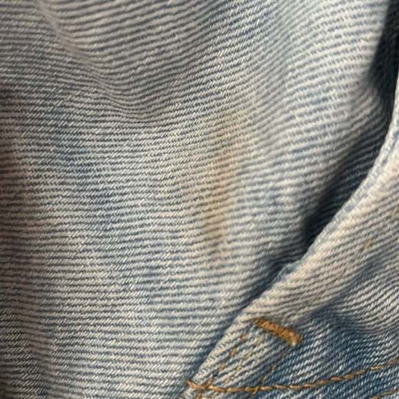 Levi 501 light washed jean shorts - Picture 4 of 4